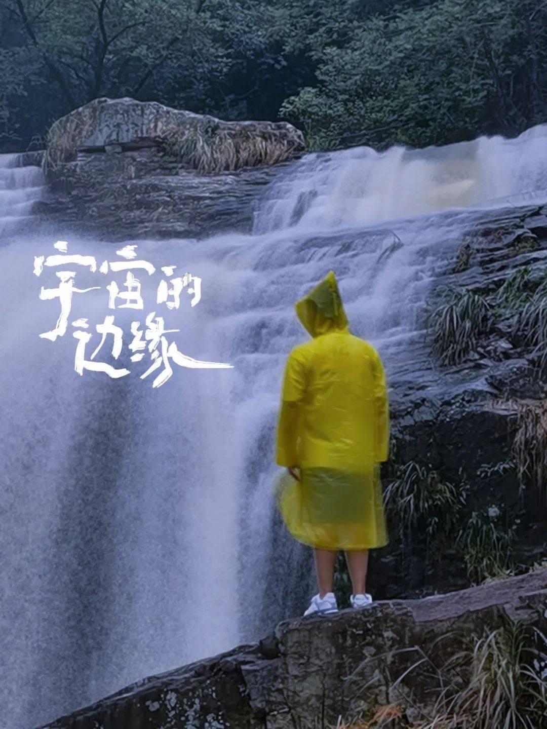 村民玉米地发现约300斤野生黑熊，遇到野生动物该怎么办呢？游戏画面